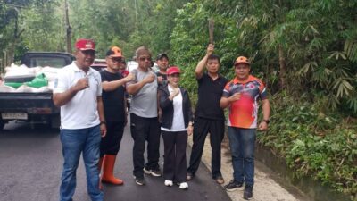 Wabup Vasung Pantau Penebangan Pohon Rawan Tumbang di Ruas Tondano-Remboken