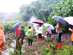 Sigap Tanggap Bencana, Bupati Minahasa Tinjau Langsung Lokasi Longsor di Desa Tikela