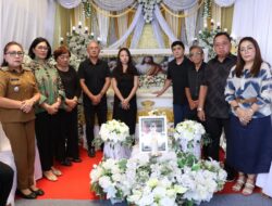 Pemkab Minahasa Berduka, Bupati Robby Dondokambey Hadiri Ibadah Penghiburan Hukum Tua Kombi