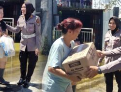 Banjir di Kiniar, Satlantas Polres Minahasa Beri Bantuan dan Edukasi Masyarakat