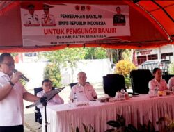Bupati Robby Dondokambey Ingatkan Gerakan Sadar Sampah Saat Salurkan Bantuan Banjir BNPB Bersama BPBD