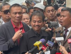 Kelar Diperiksa Lebih dari 9 Jam sebagai Tersangka Tudingan Ijazah Palsu Jokowi, Roy Suryo Cs Tidak Ditahan